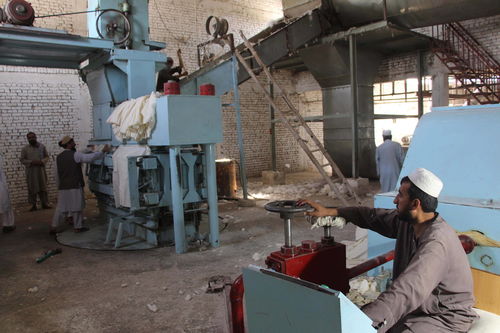 阿富汗 復(fù)工的棉花加工廠